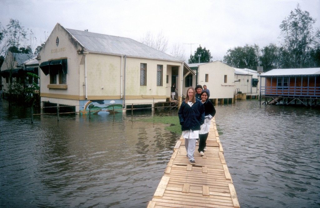 Ala Plastica, AA Project, 2000. Courtesy AA Project Photo by Rafael Santos.